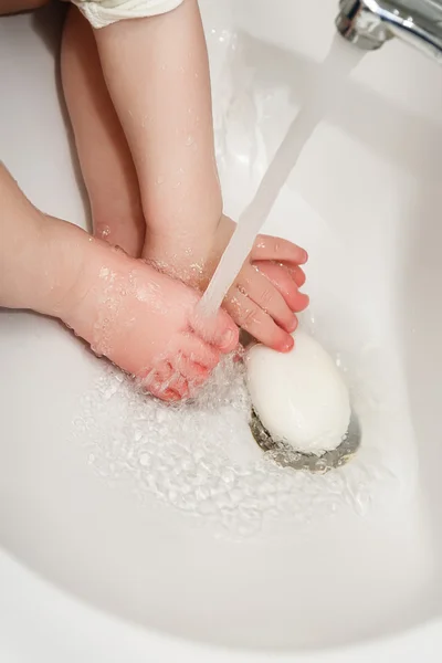 Child washes hands and feet